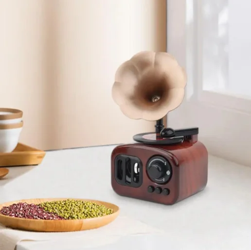 Retro Gramophone Music Box – Vintage Wind-Up Mini Phonograph Decorative Showpiece (Brown)